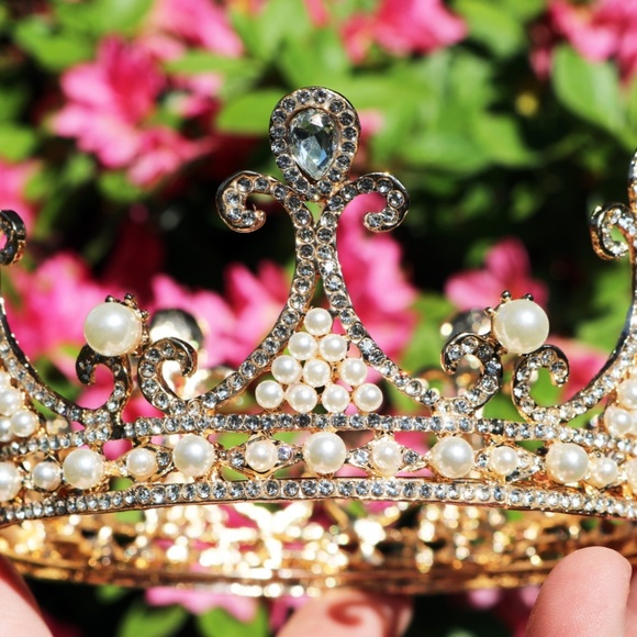 👑 Parisian Fleur de Lis Crystal & Pearl Crown - Picture 6 of 14